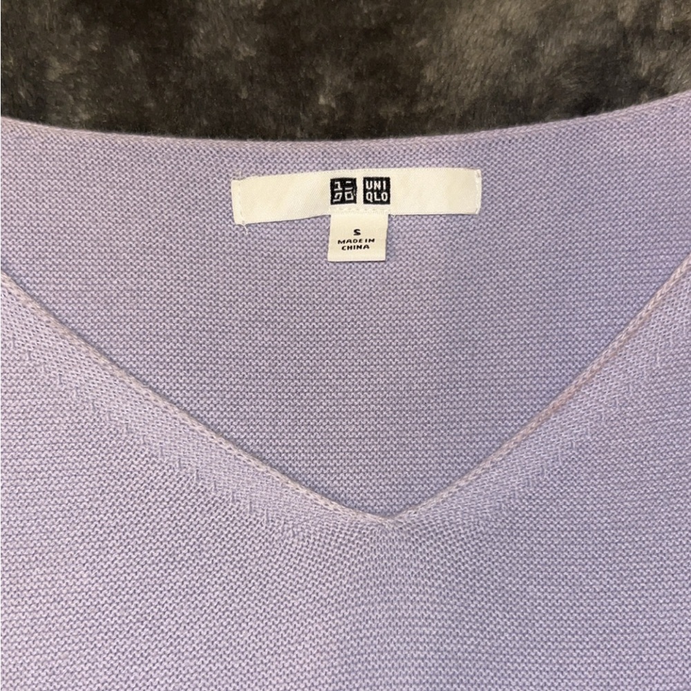 Uniqlo 3D cotton V Neck Sleeveless Sweater